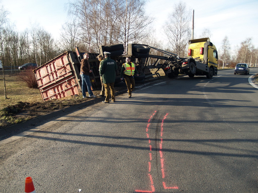 LKW verliert Container Koeln Niehler Ei P003.JPG